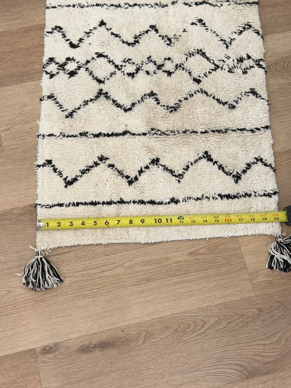Handmade Ivory and Black Tassel Runner Rug - Home Accents